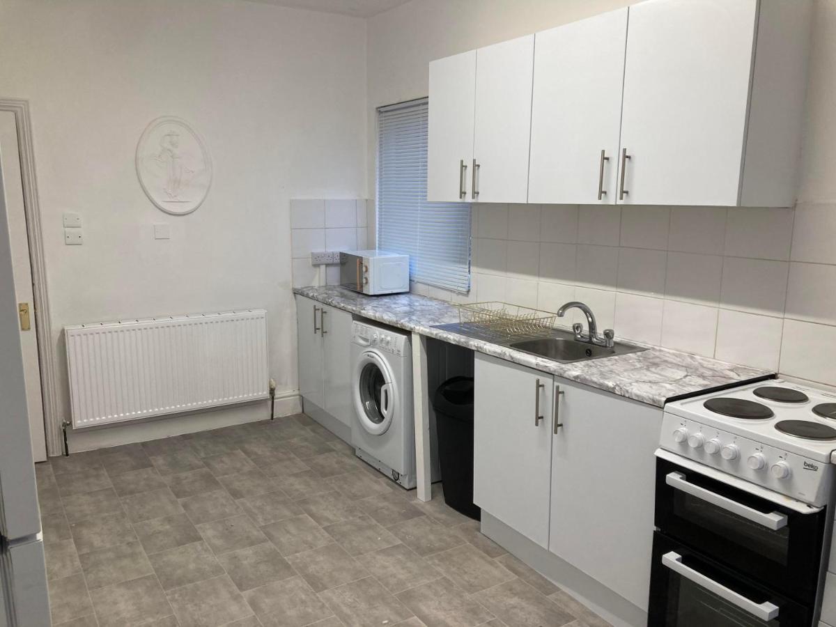 Agapi Apartment - Sea View Sleeps Ten Blackpool Eksteriør billede